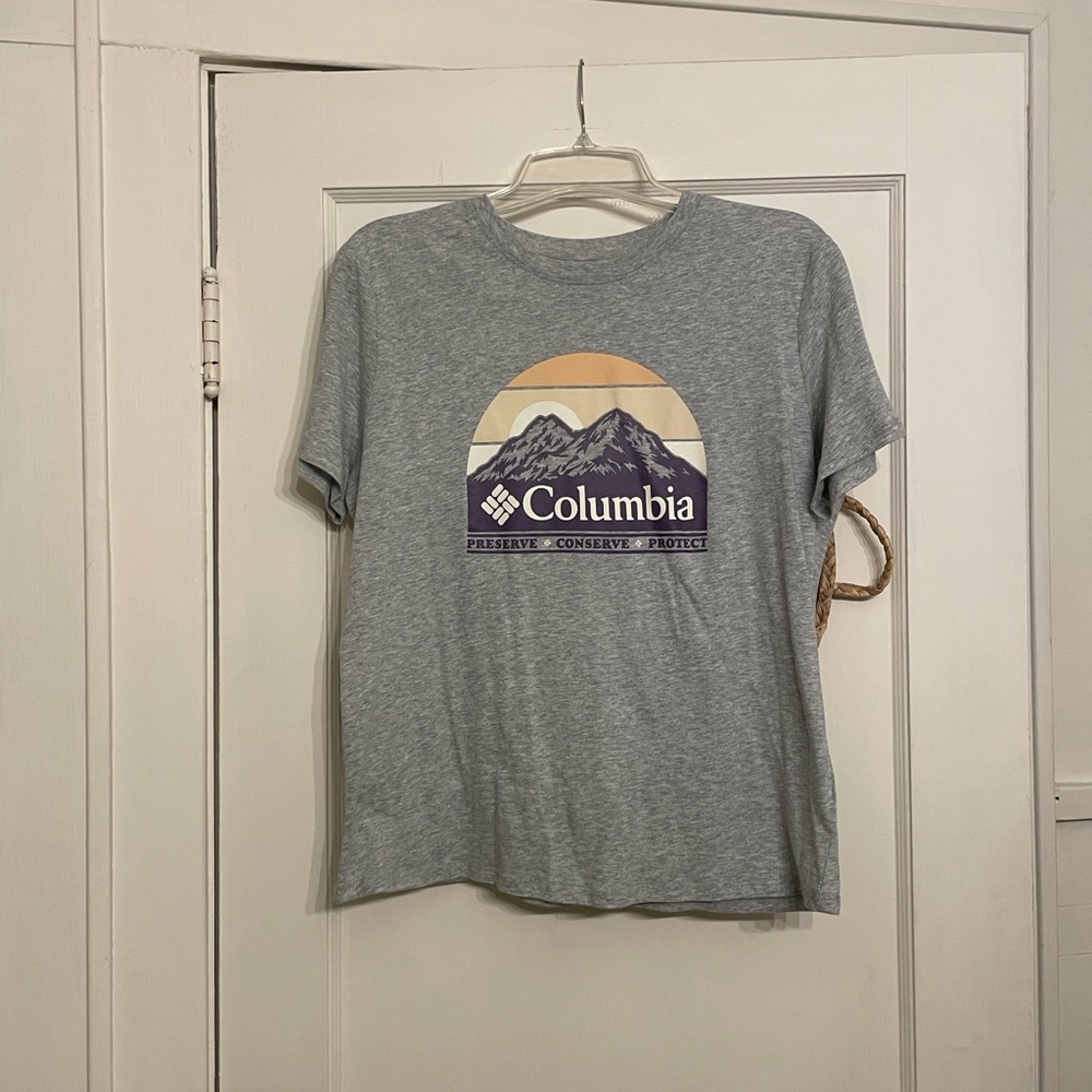 Columbia Gray T-Shirt. New without tags!